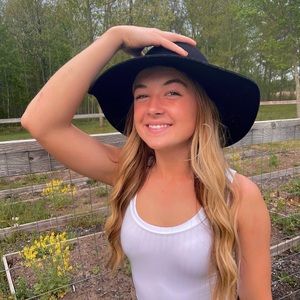 Meet your Posher, Annika